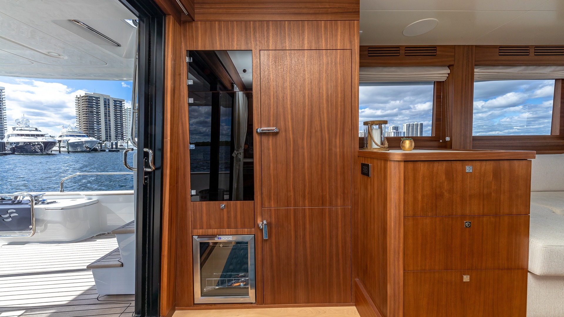2023 Sirena Flybridge