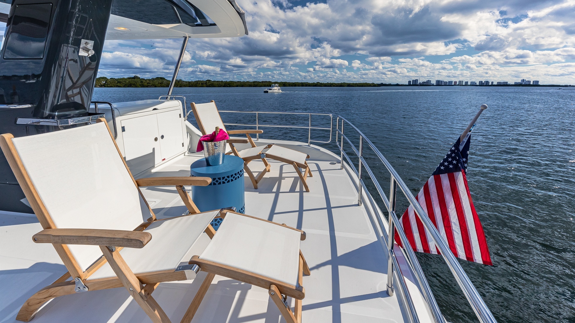 2023 Sirena Flybridge
