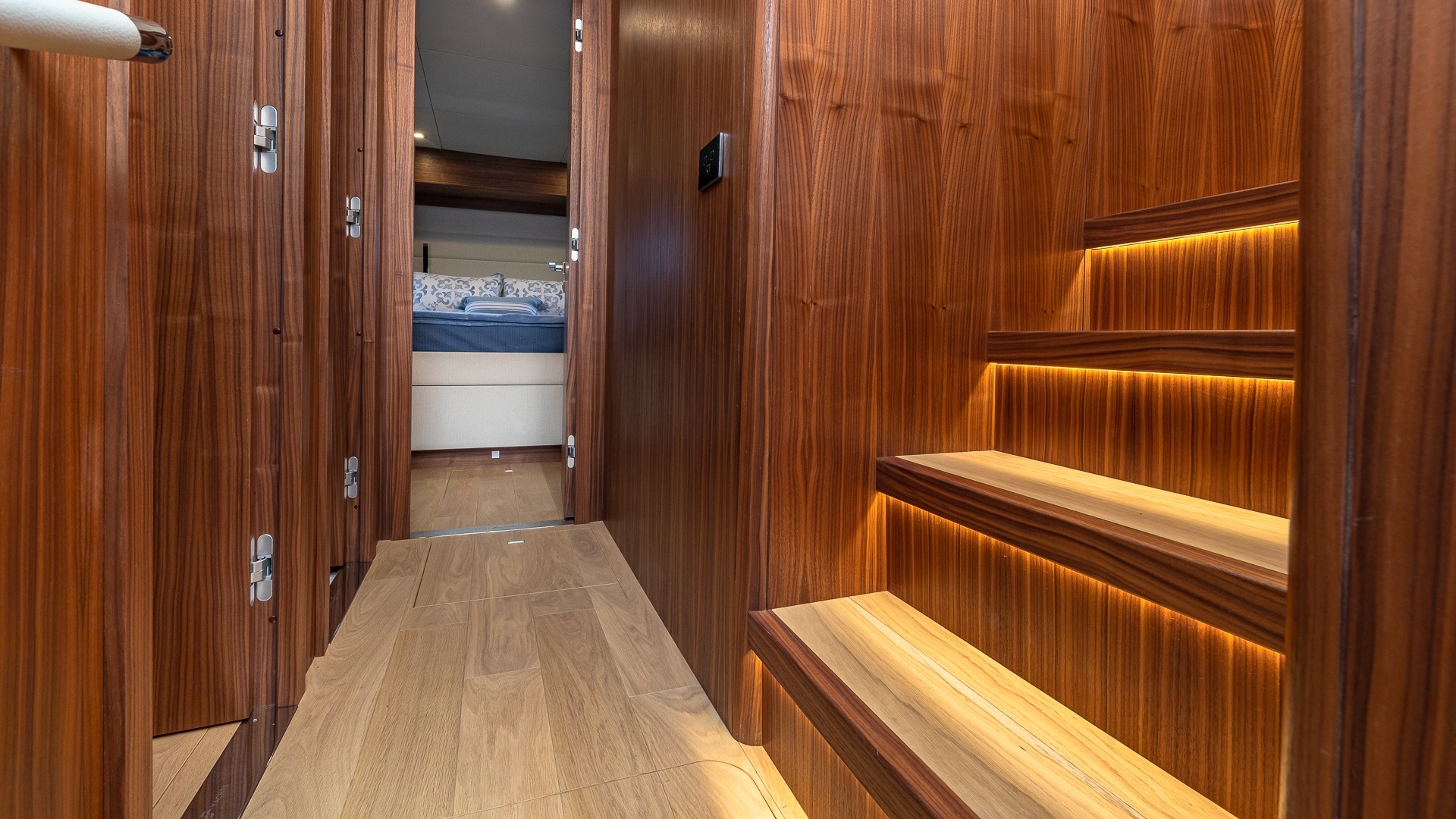 2023 Sirena Flybridge