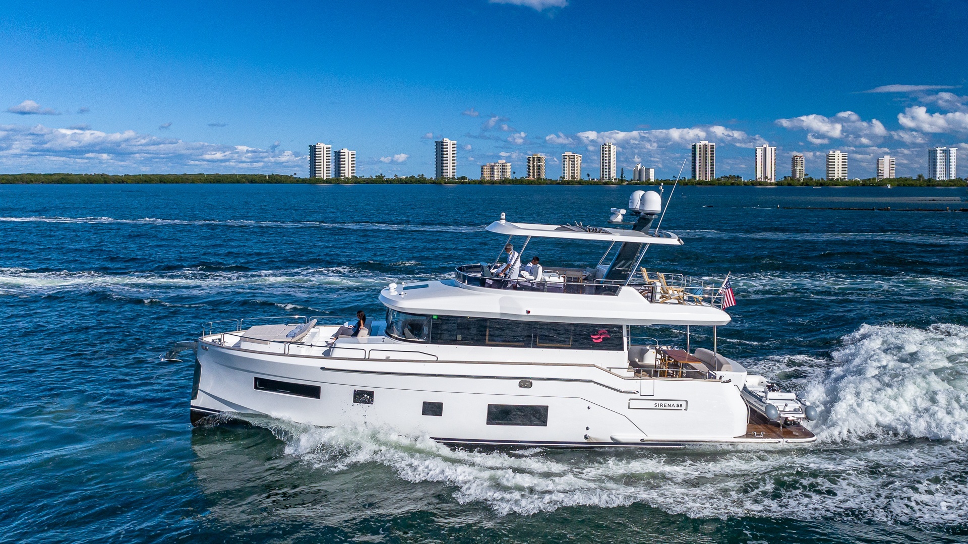 2023 Sirena Flybridge