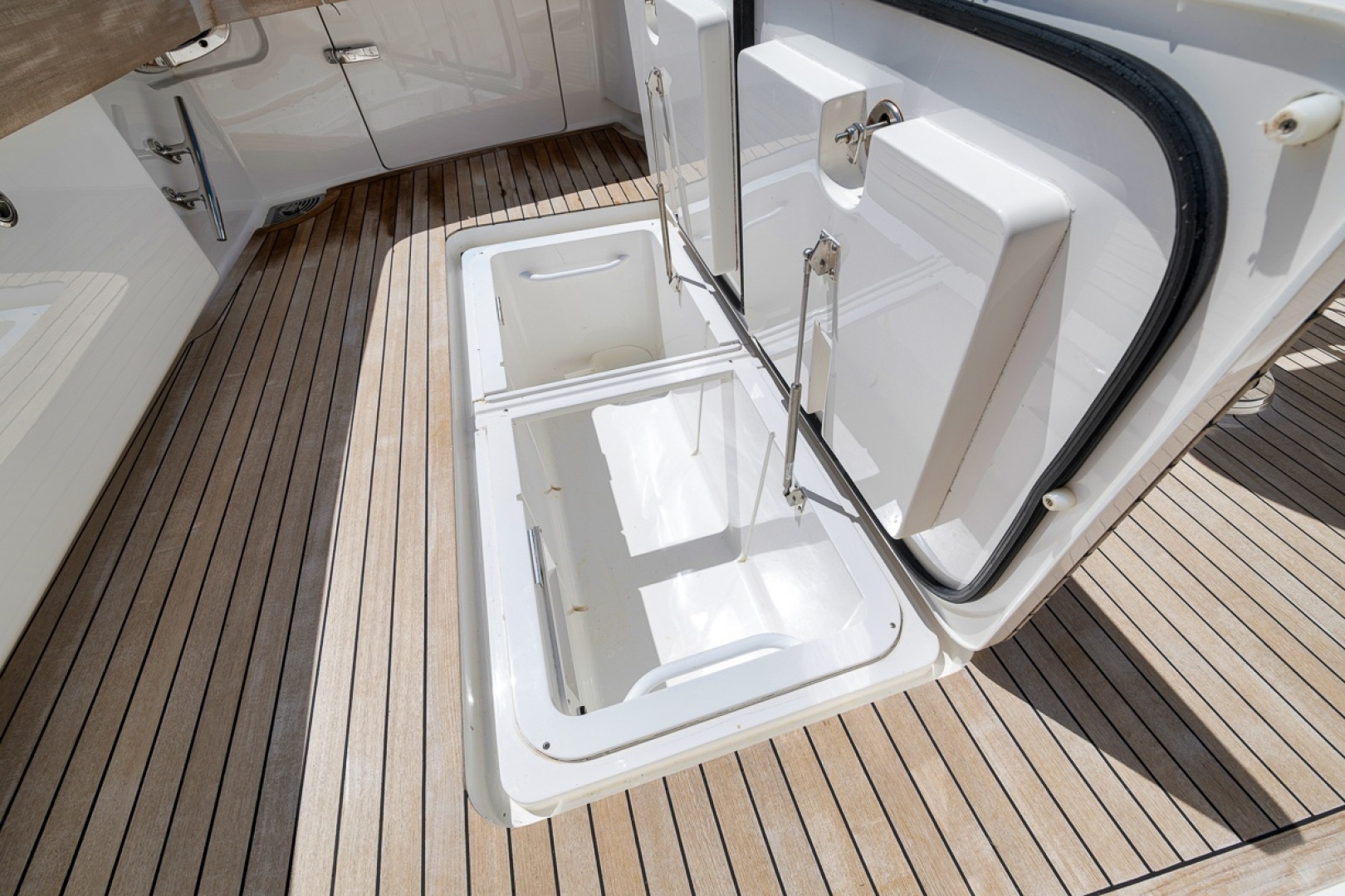 2017 Viking 62 Convertible