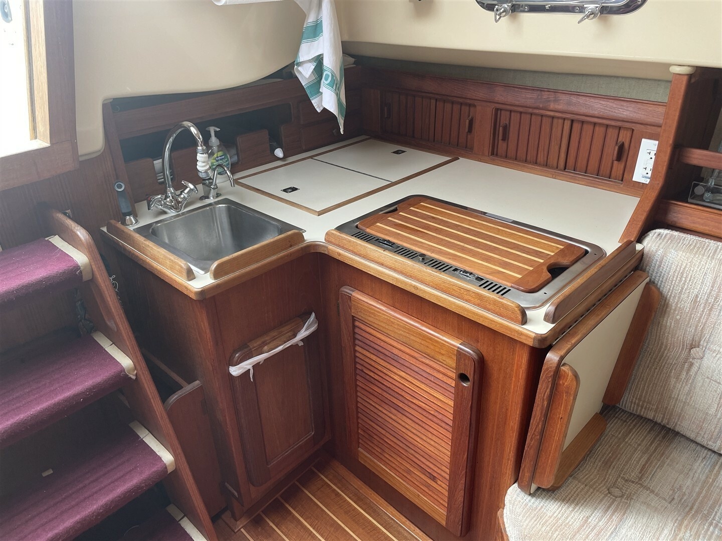 Bermuda Shorts 27ft Island Packet Yacht For Sale