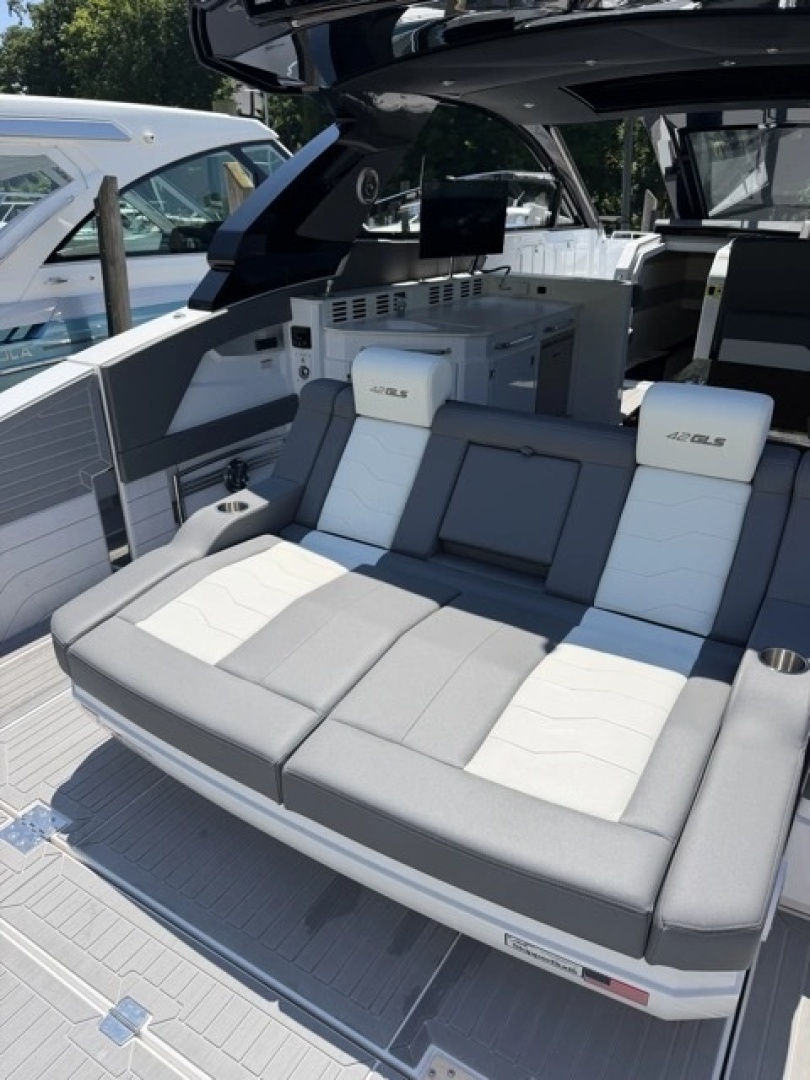 42ft Cruisers Yachts Yacht For Sale 42ft Cruisers Yachts Yacht For Sale