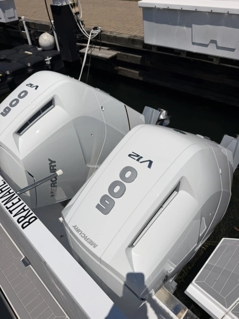 2024 Cruisers Yachts 