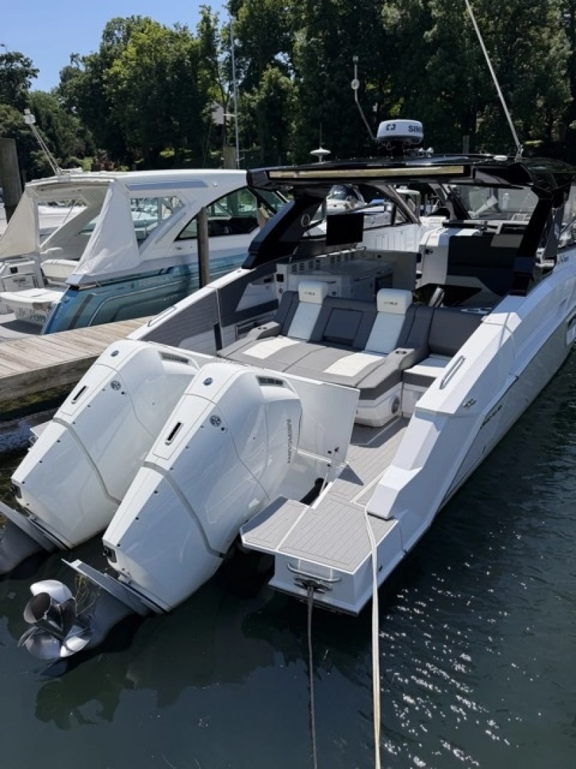 2024 Cruisers Yachts 