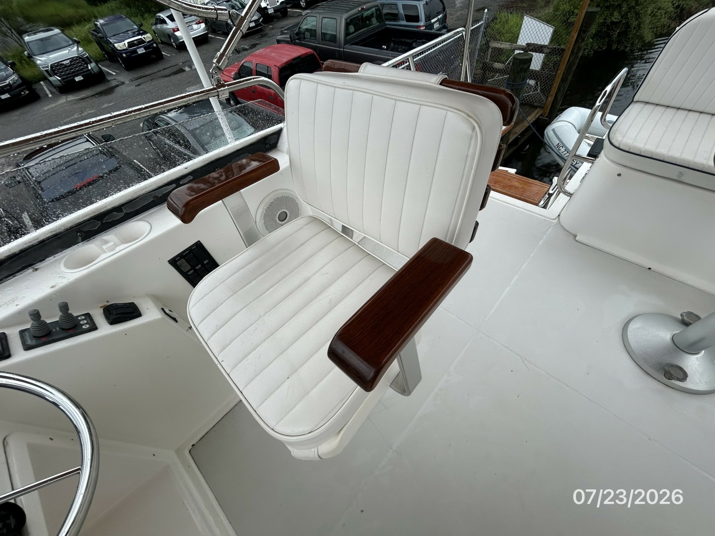 42' Sabre flybridge helm seat