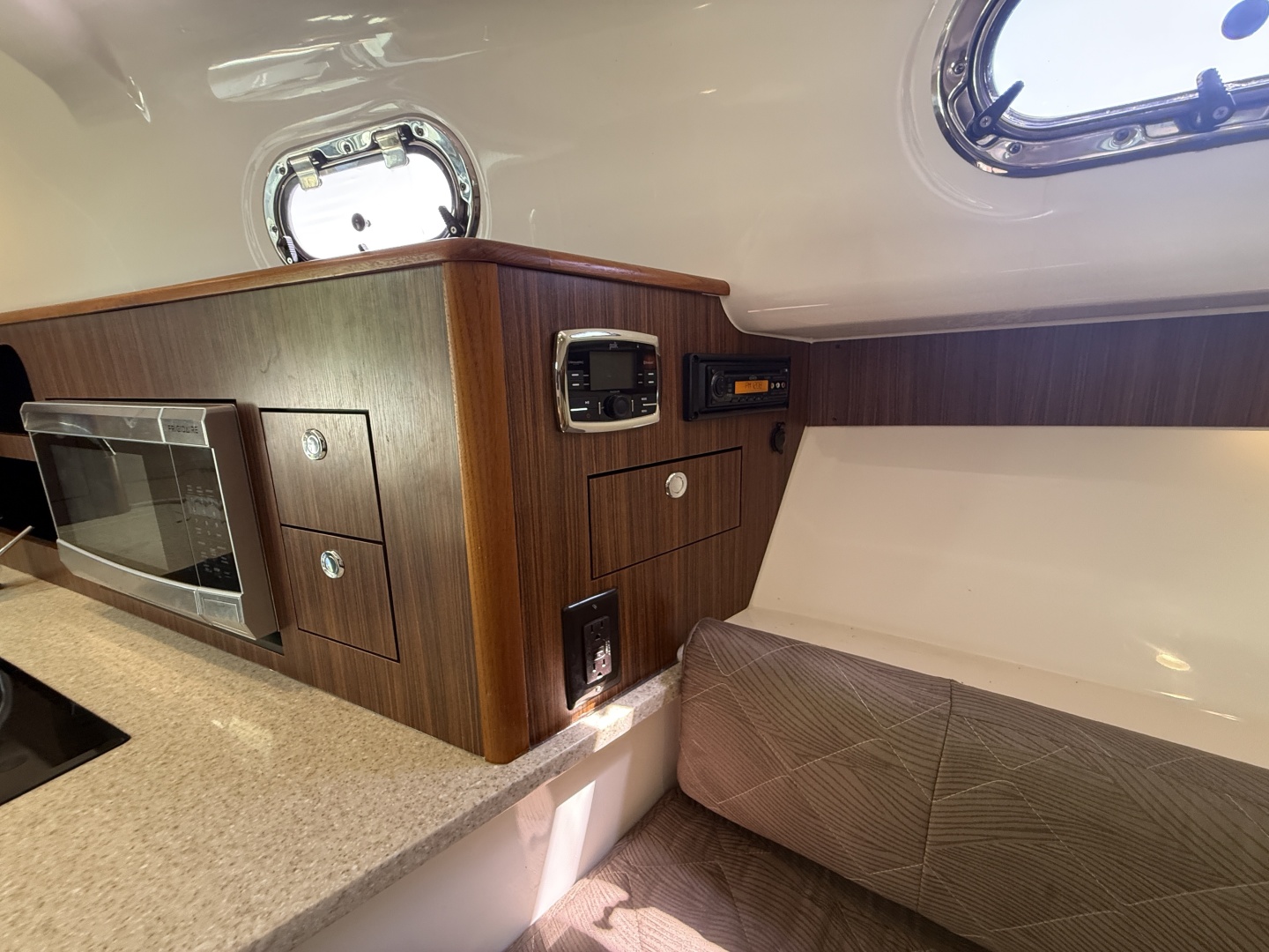 34ft Pursuit Yacht For Sale