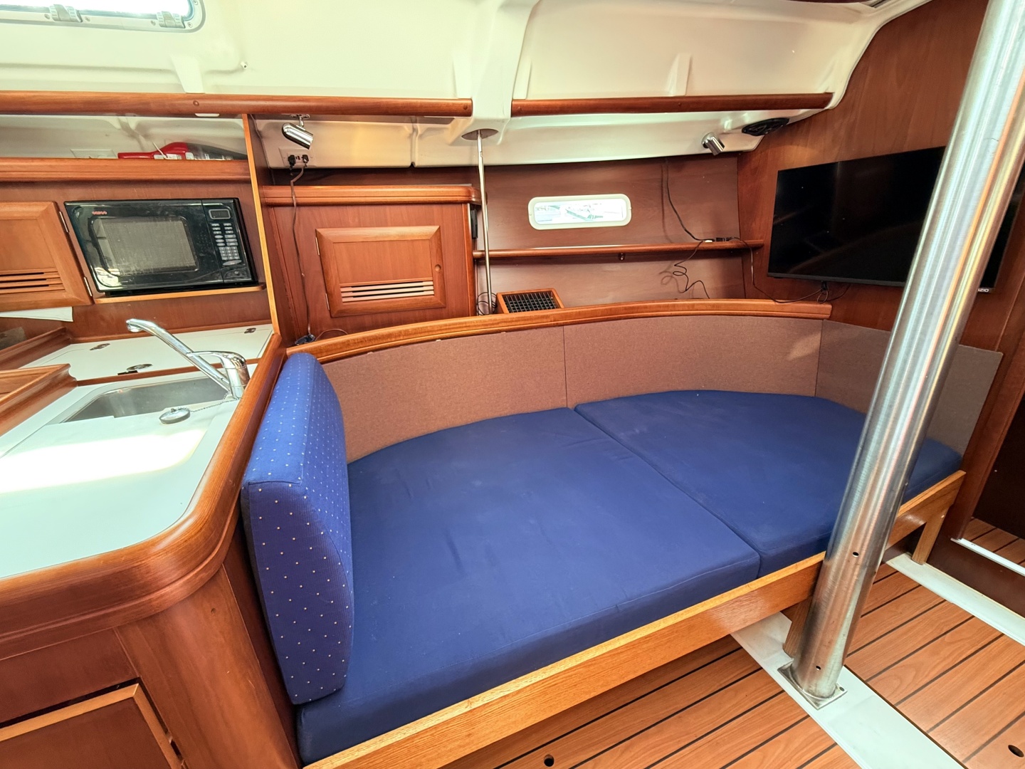 Gusto 37ft Beneteau Yacht For Sale