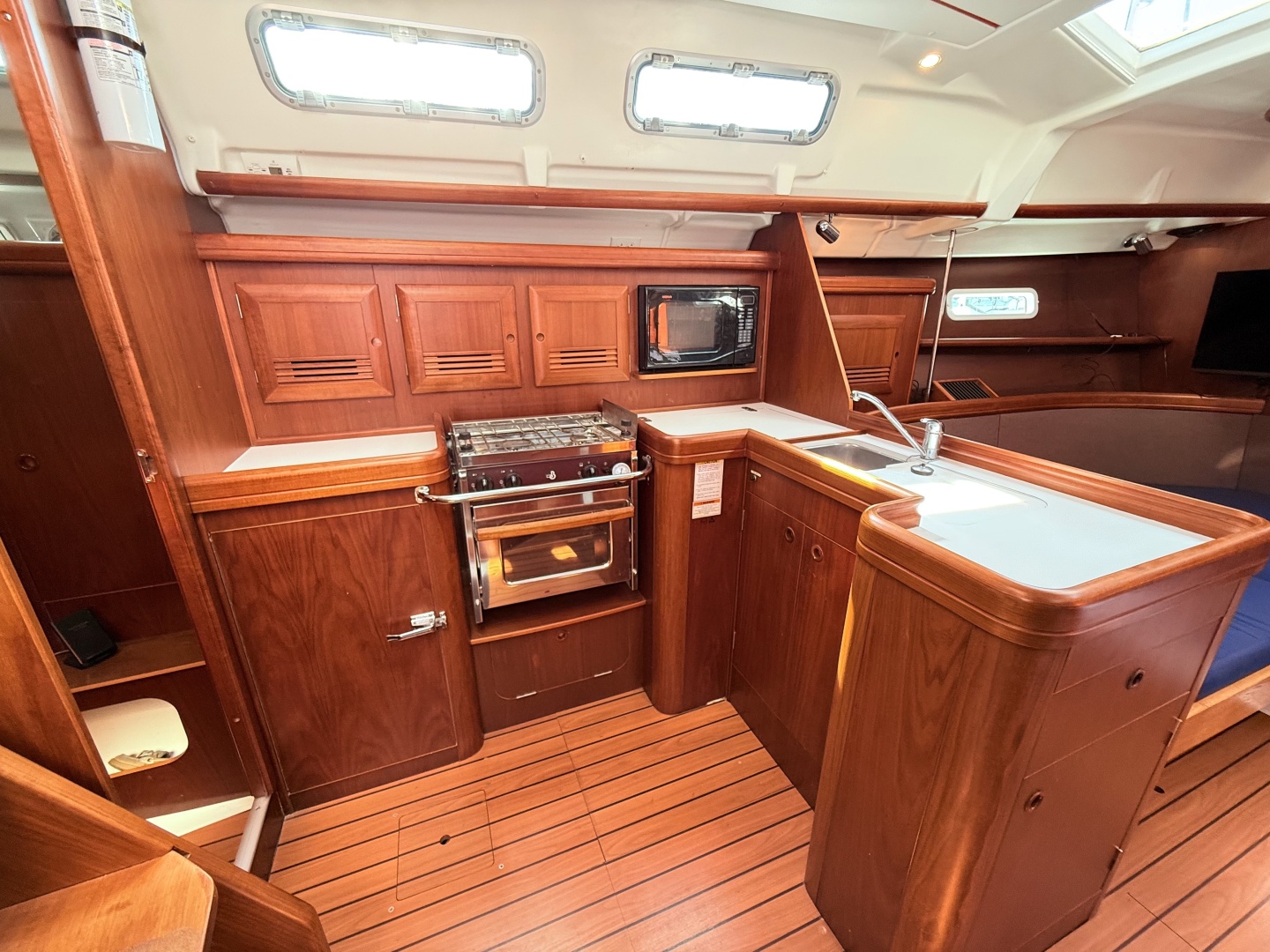 Gusto 37ft Beneteau Yacht For Sale