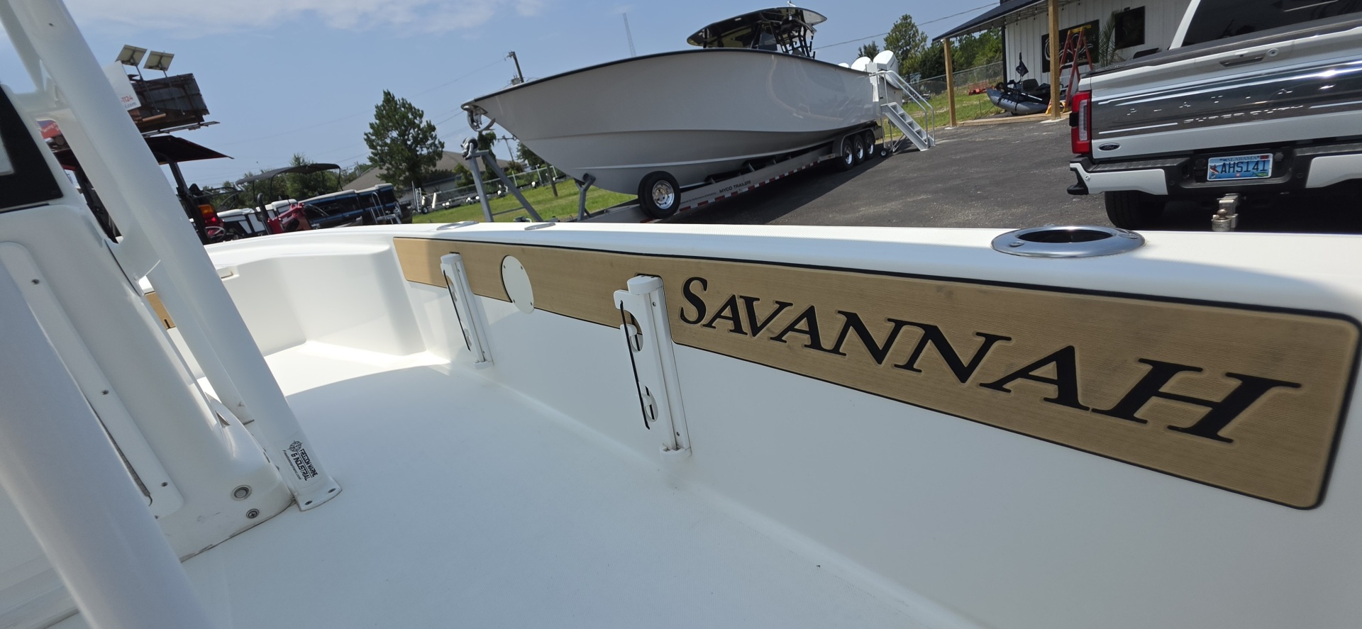 2023 Savannah 220 IS