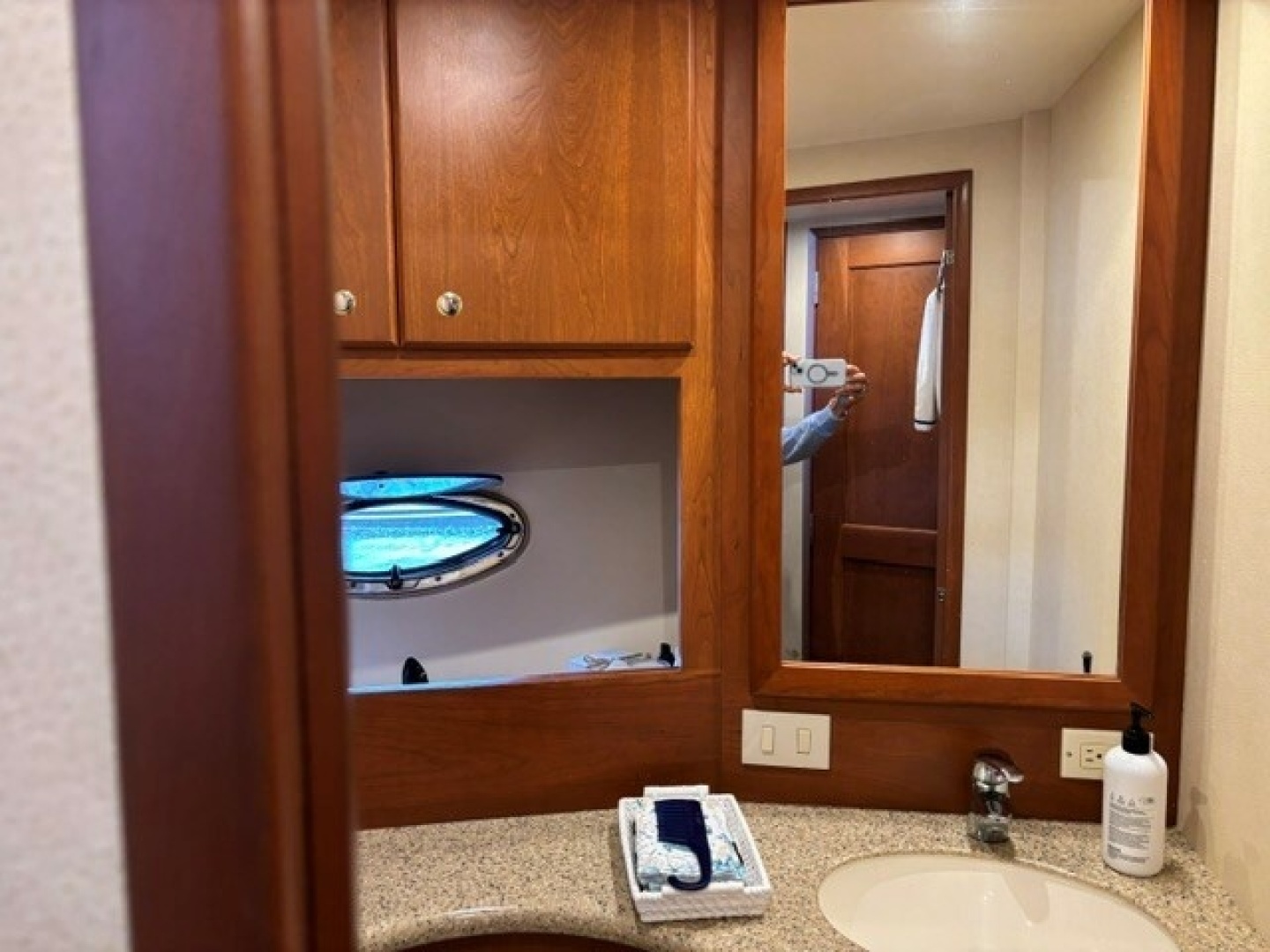 LADY KT  34ft Silverton Yacht For Sale