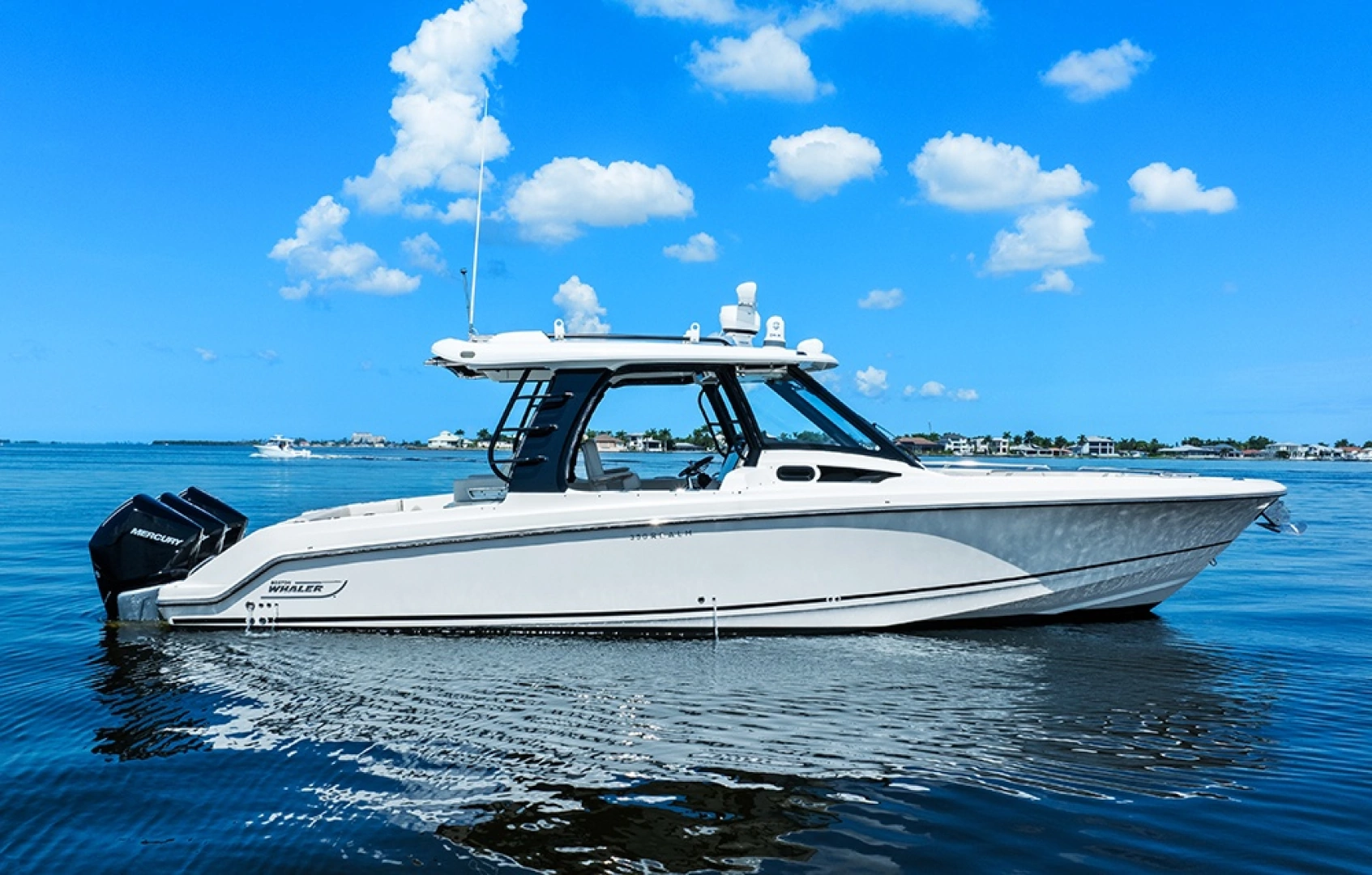 2023 Boston Whaler 350 Realm
