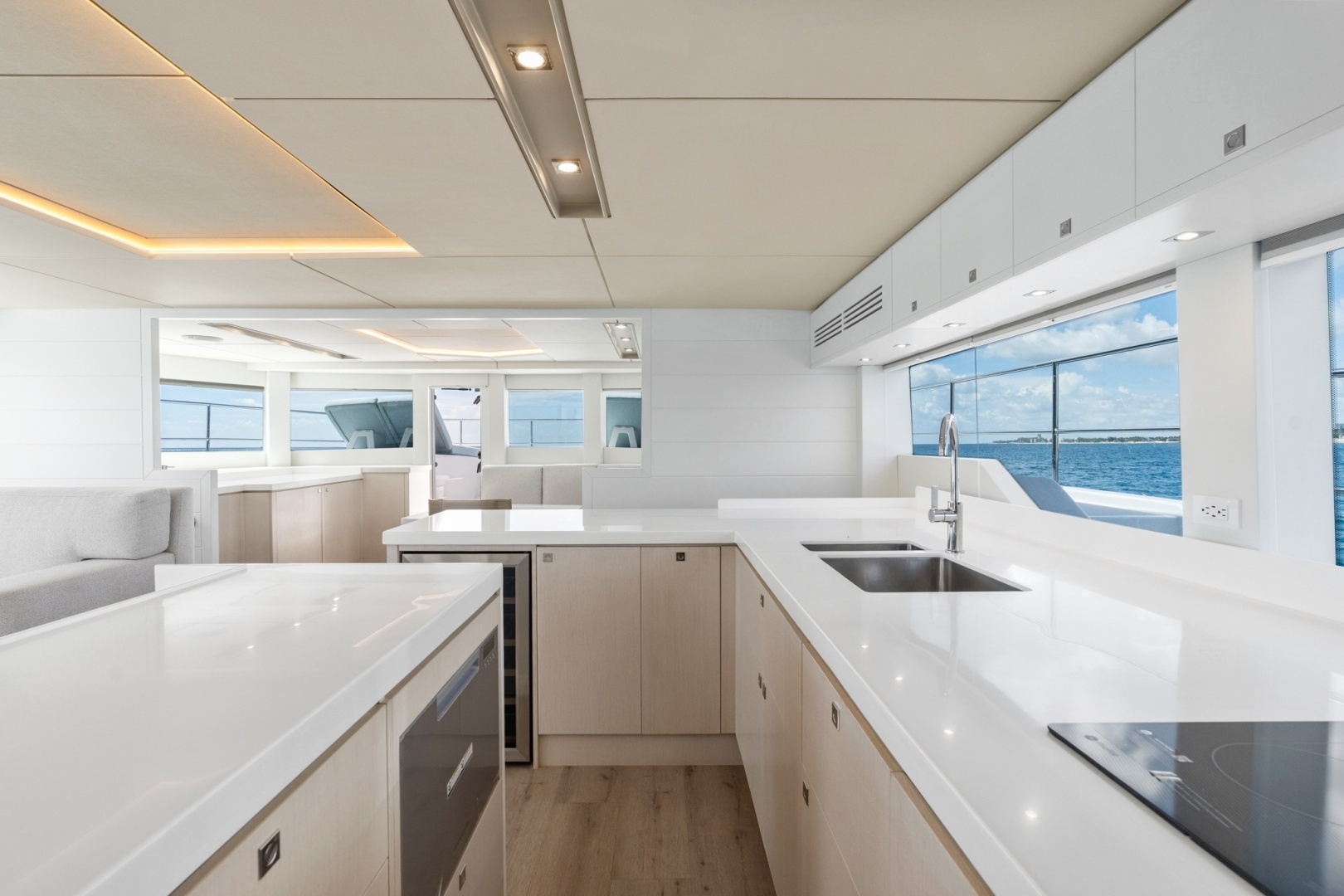 Two Oceans 555 Yacht For Sale