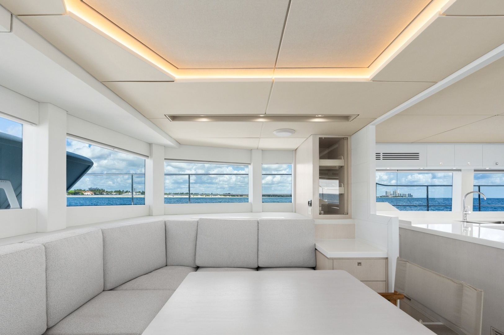 Two Oceans 555 Yacht For Sale