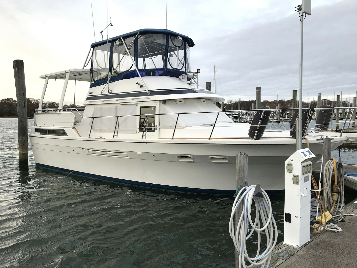 1990 Vista Sun Deck Trawler