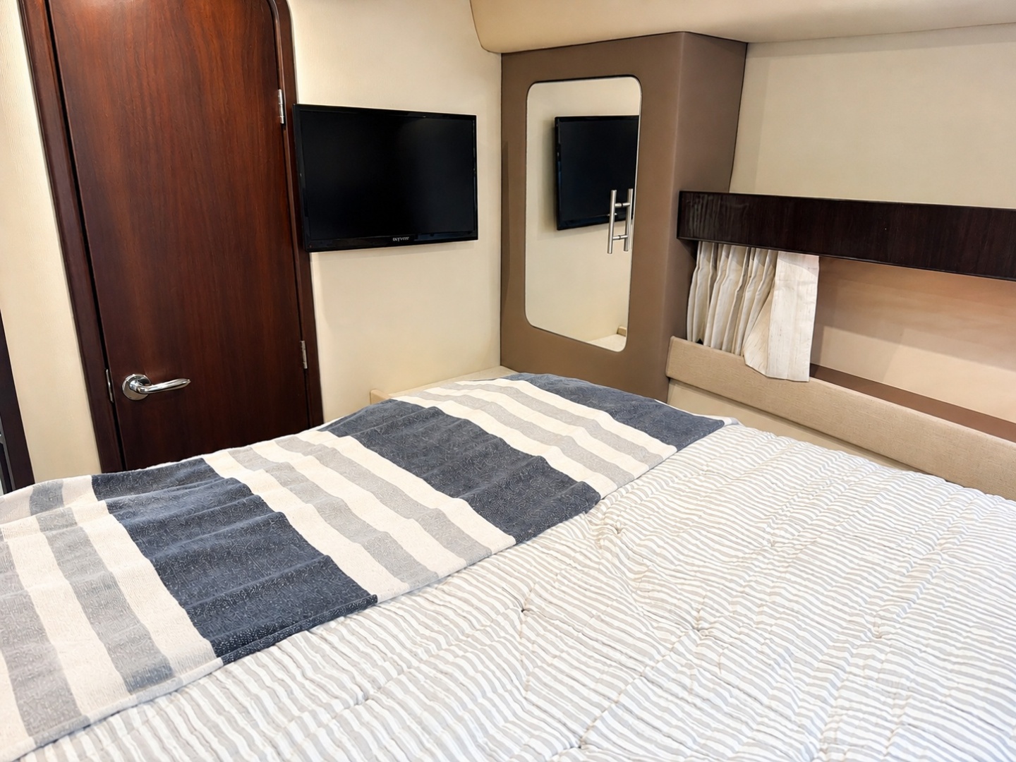 LAZY CHASE 42ft Regal Yacht For Sale