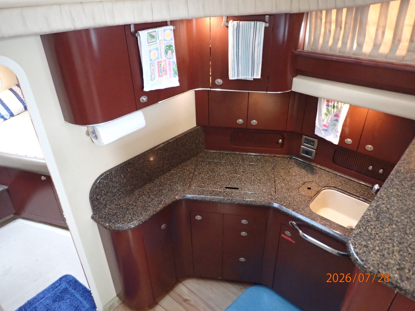 40' Sea Ray galley1
