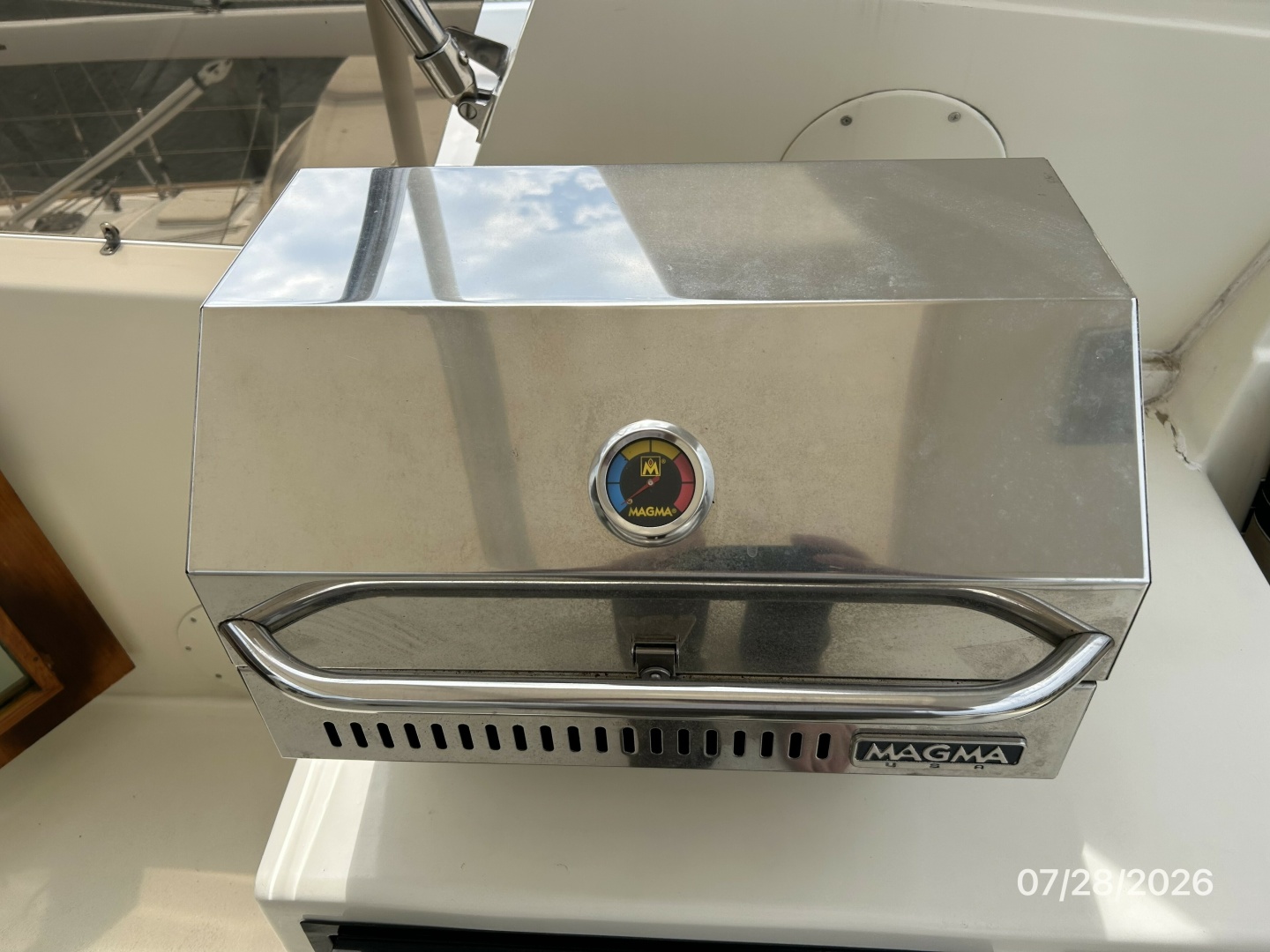 54' Hatteras flybridge BBQ grill