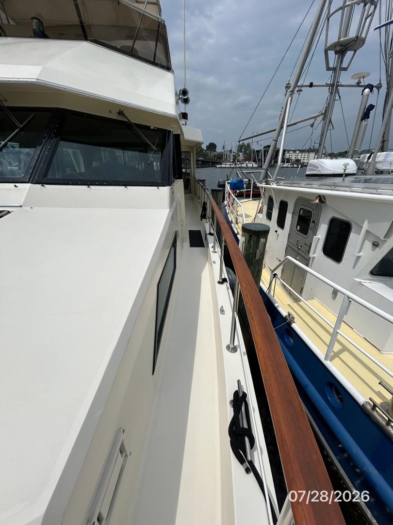 54' Hatteras port side deck1