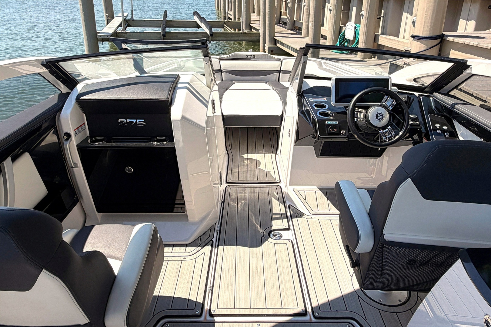 2023 Yamaha Boats 275SE