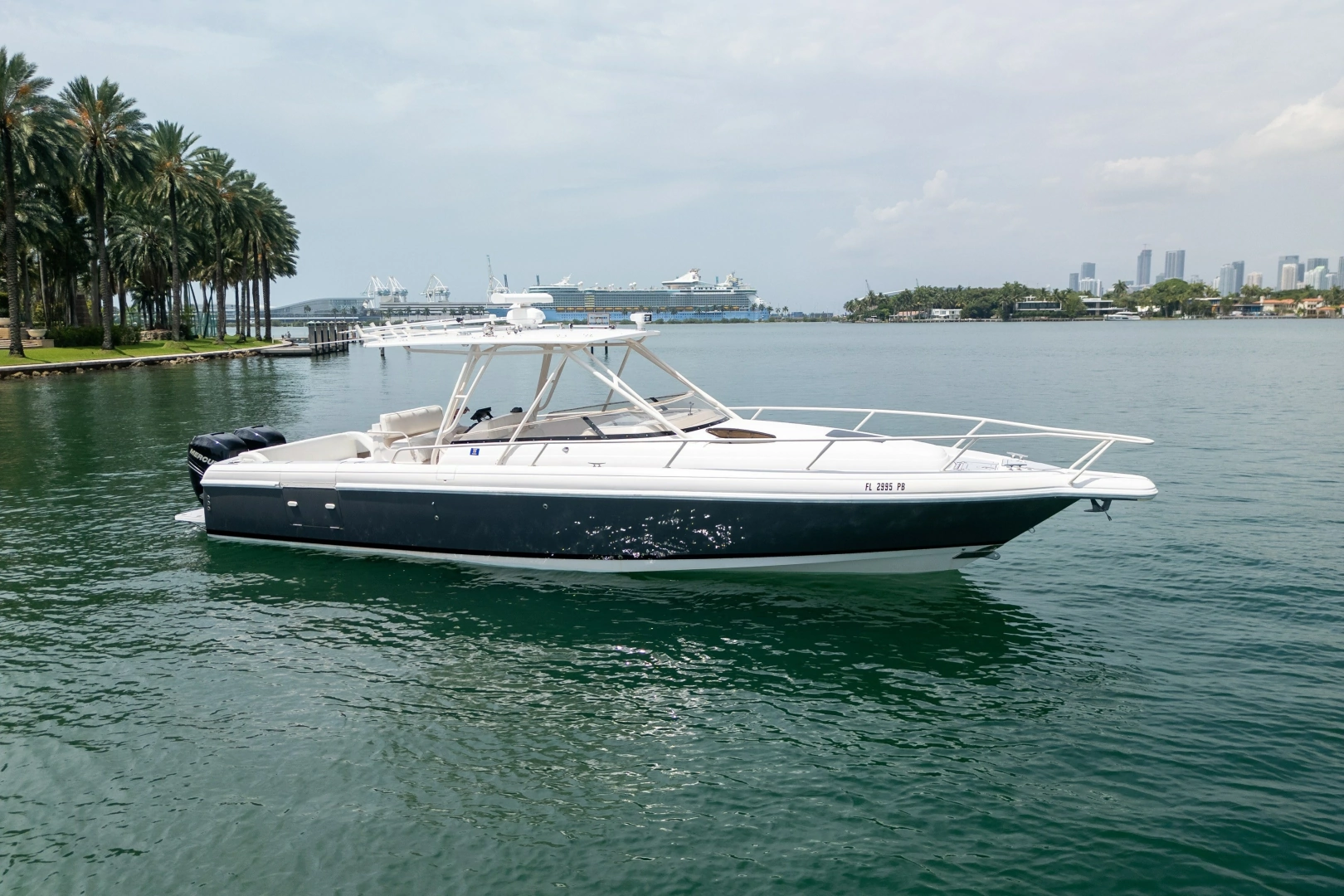 2006 Intrepid 348 Walkaround - photo 1 of 41