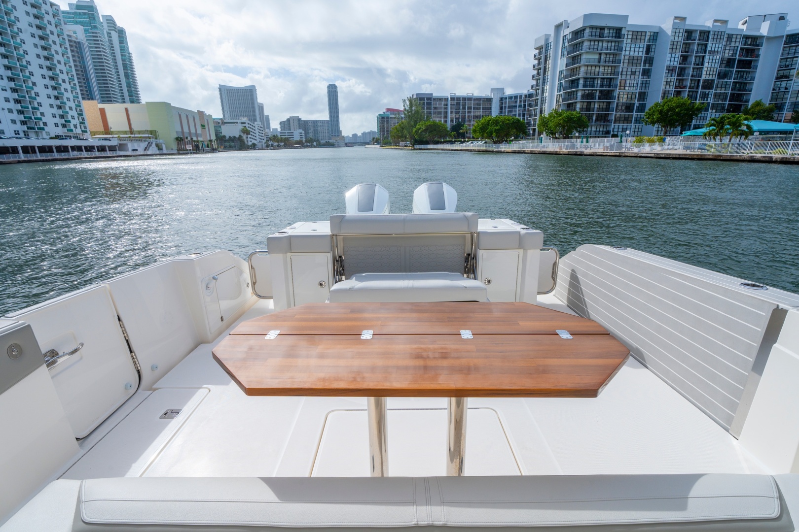2024 Tiara Yachts 43 LS