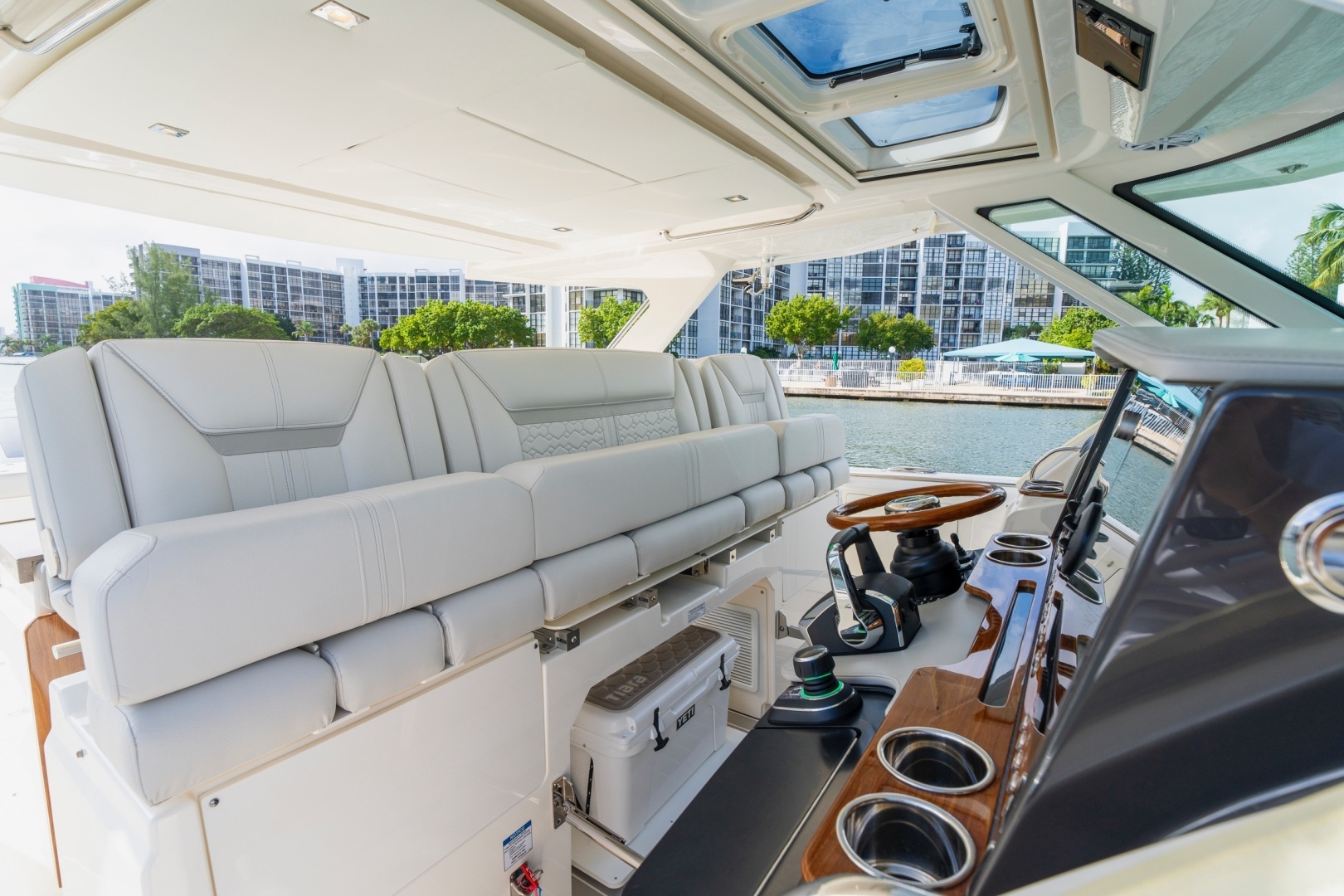 Tiara Yachts 43 LS Yacht For Sale
