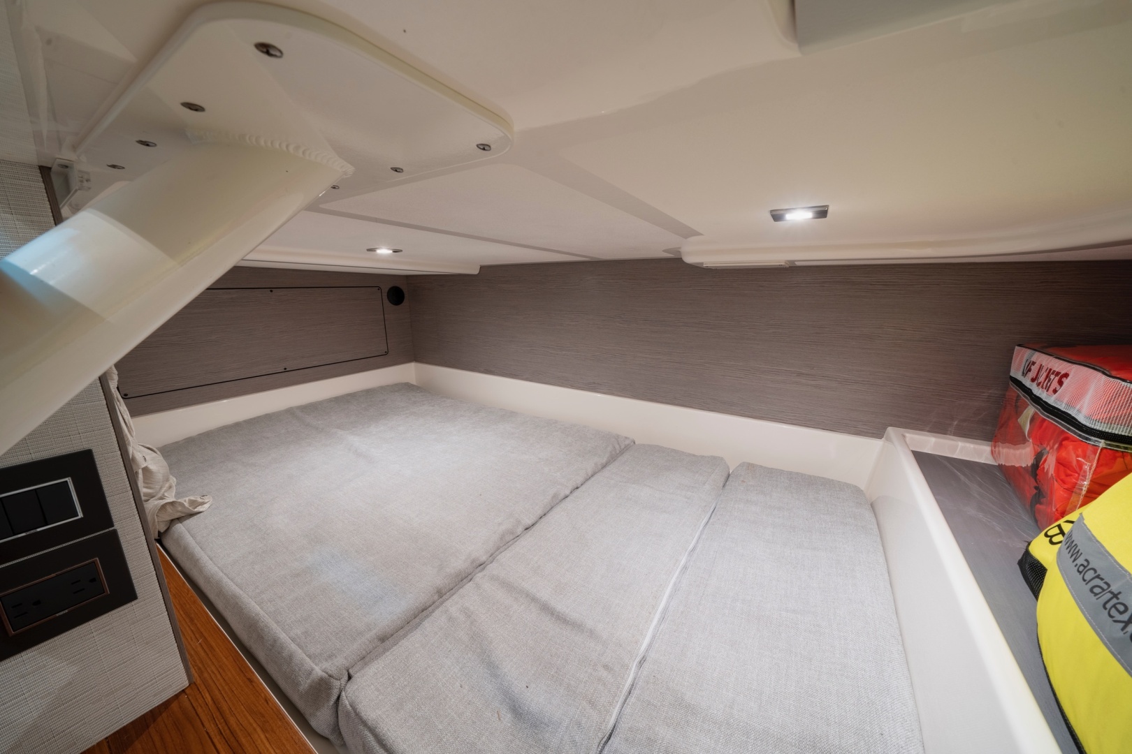 2024 Tiara Yachts 43 LS