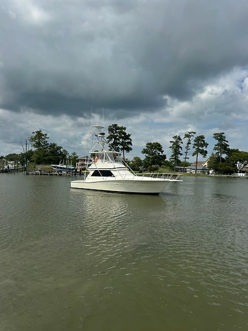 1990 Viking 43 Convertible