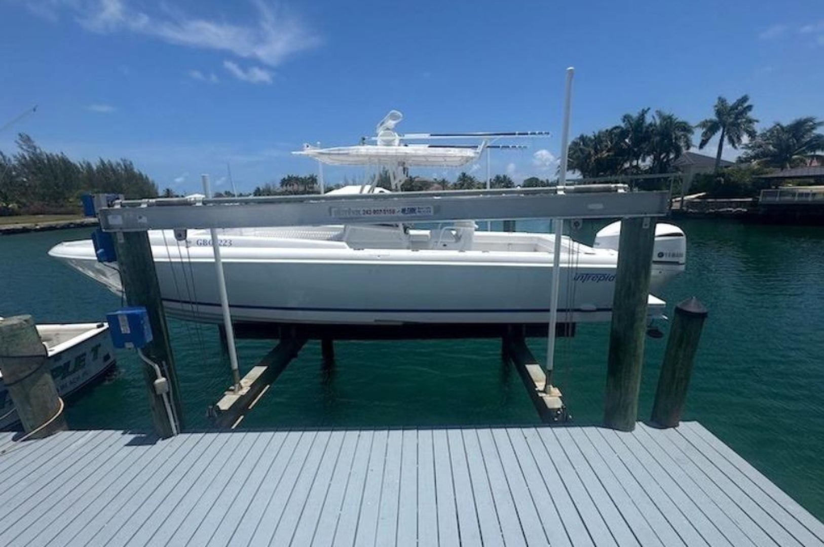 2002 Intrepid 323 Cuddy