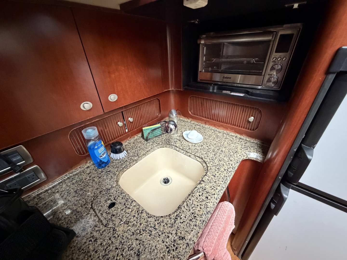 2005 Sea Ray 390 Motor Yacht