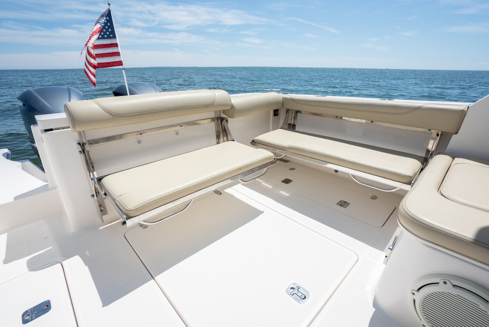2018 Pursuit 325 DC