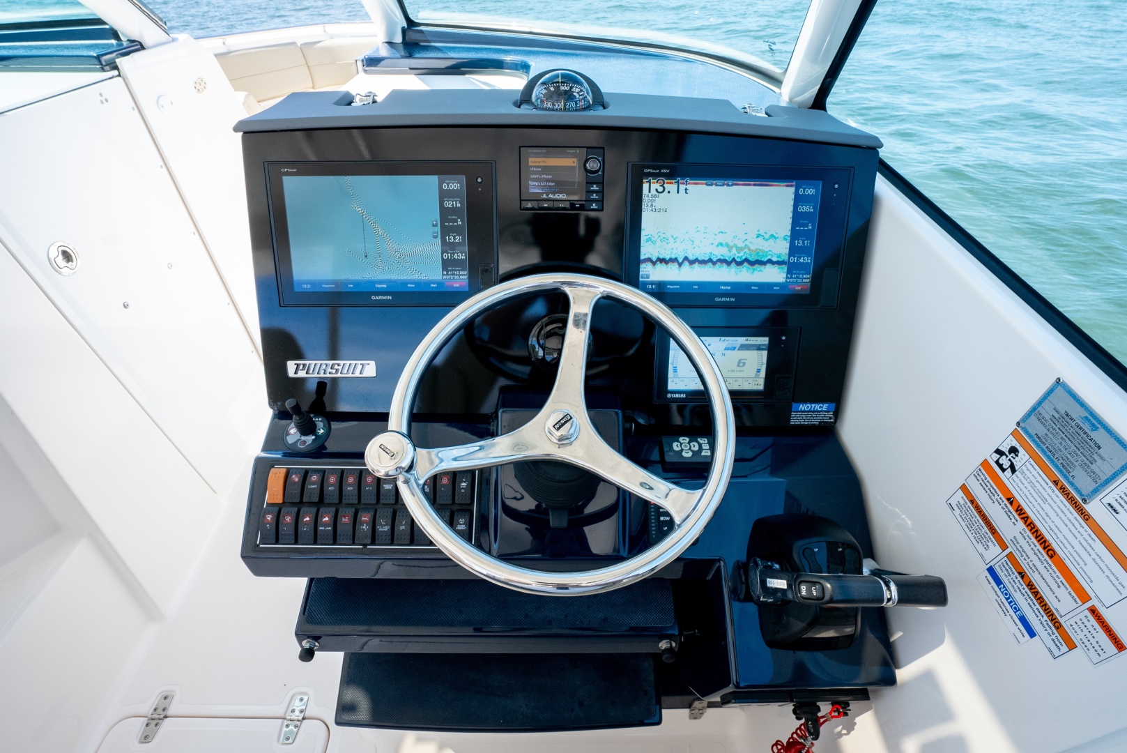 2018 Pursuit 325 DC