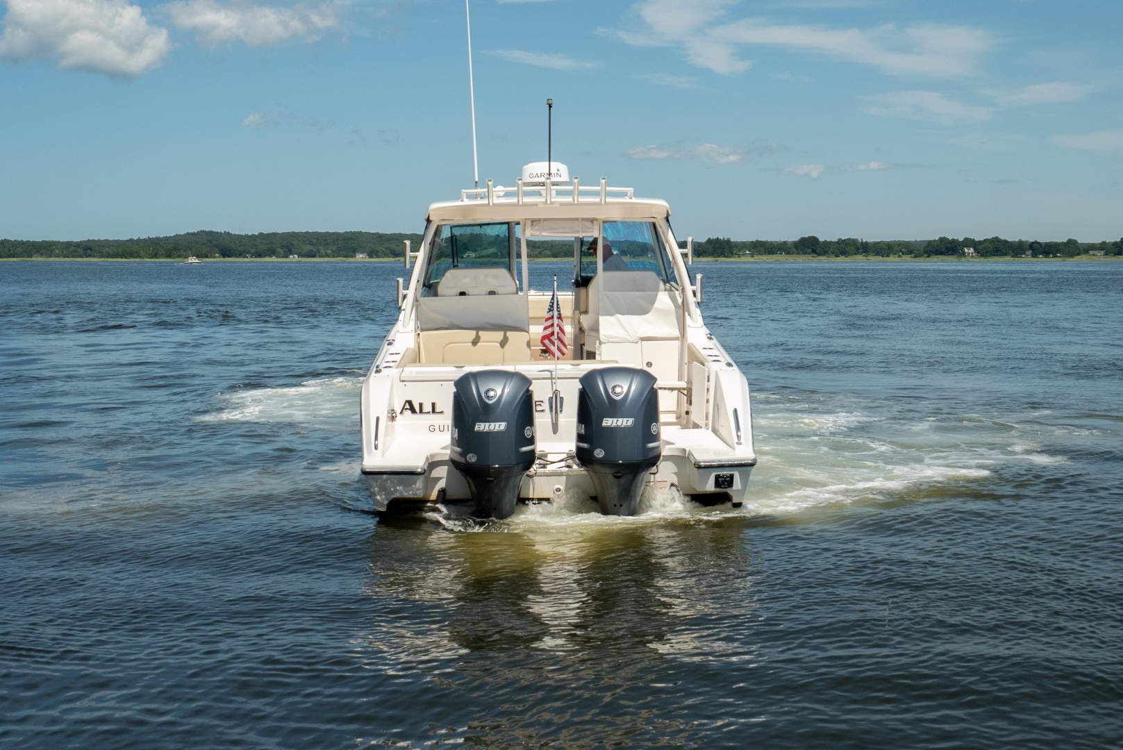 2018 Pursuit 325 DC