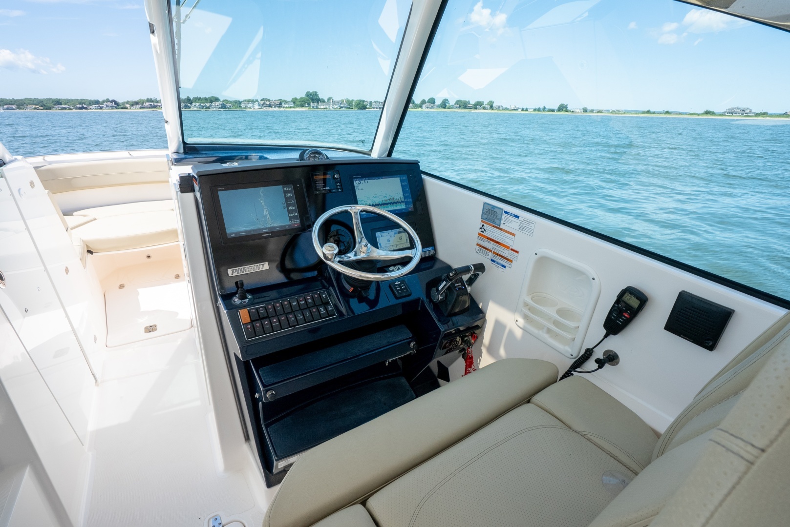 Pursuit 325 DC Yacht For Sale