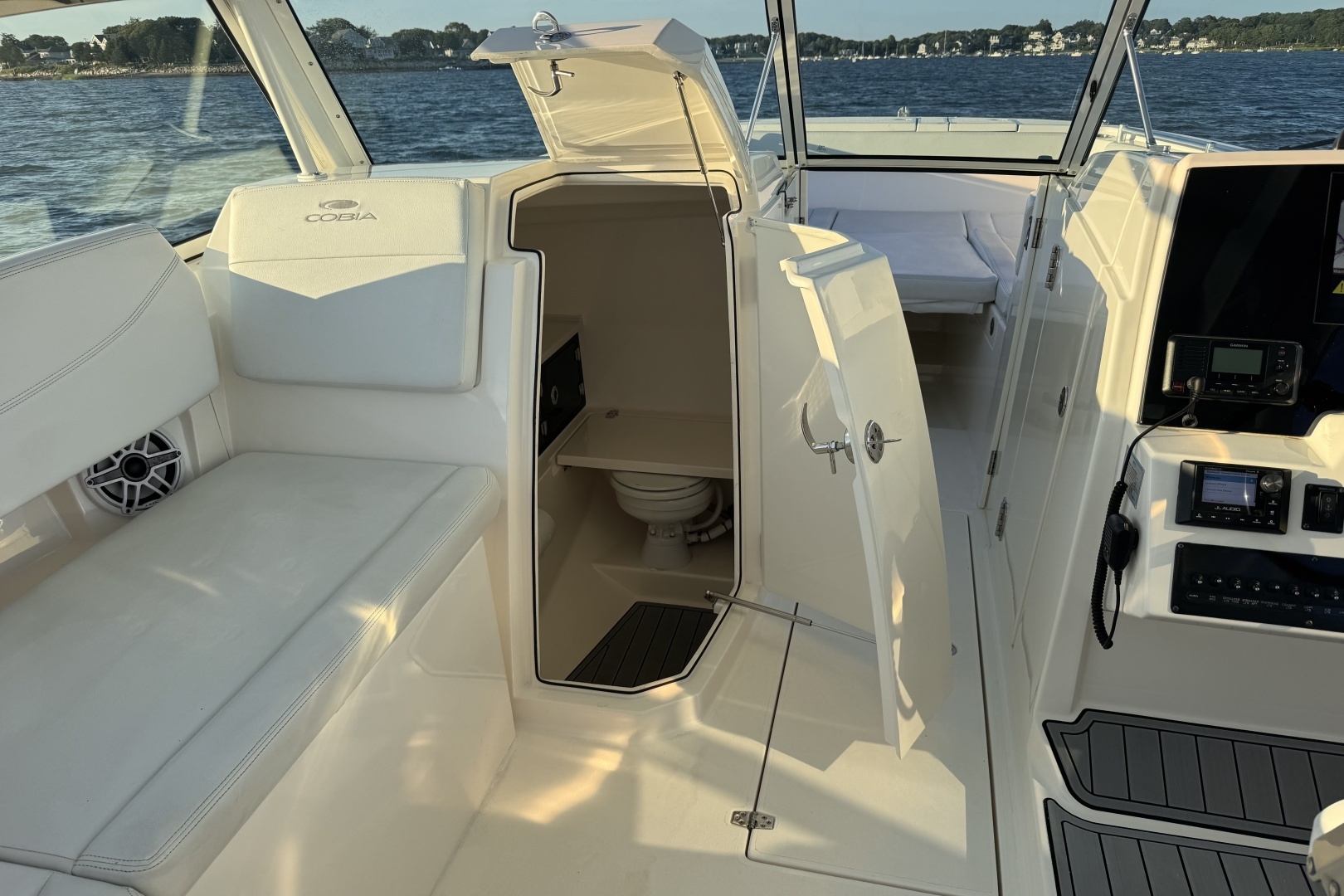 Cobia 330 DC Yacht For Sale