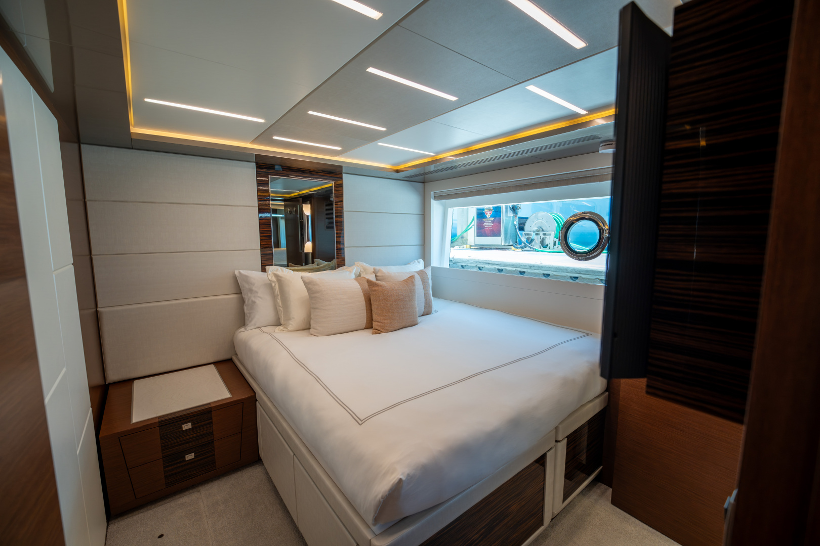 90ft Ocean Alexander Yacht For Sale