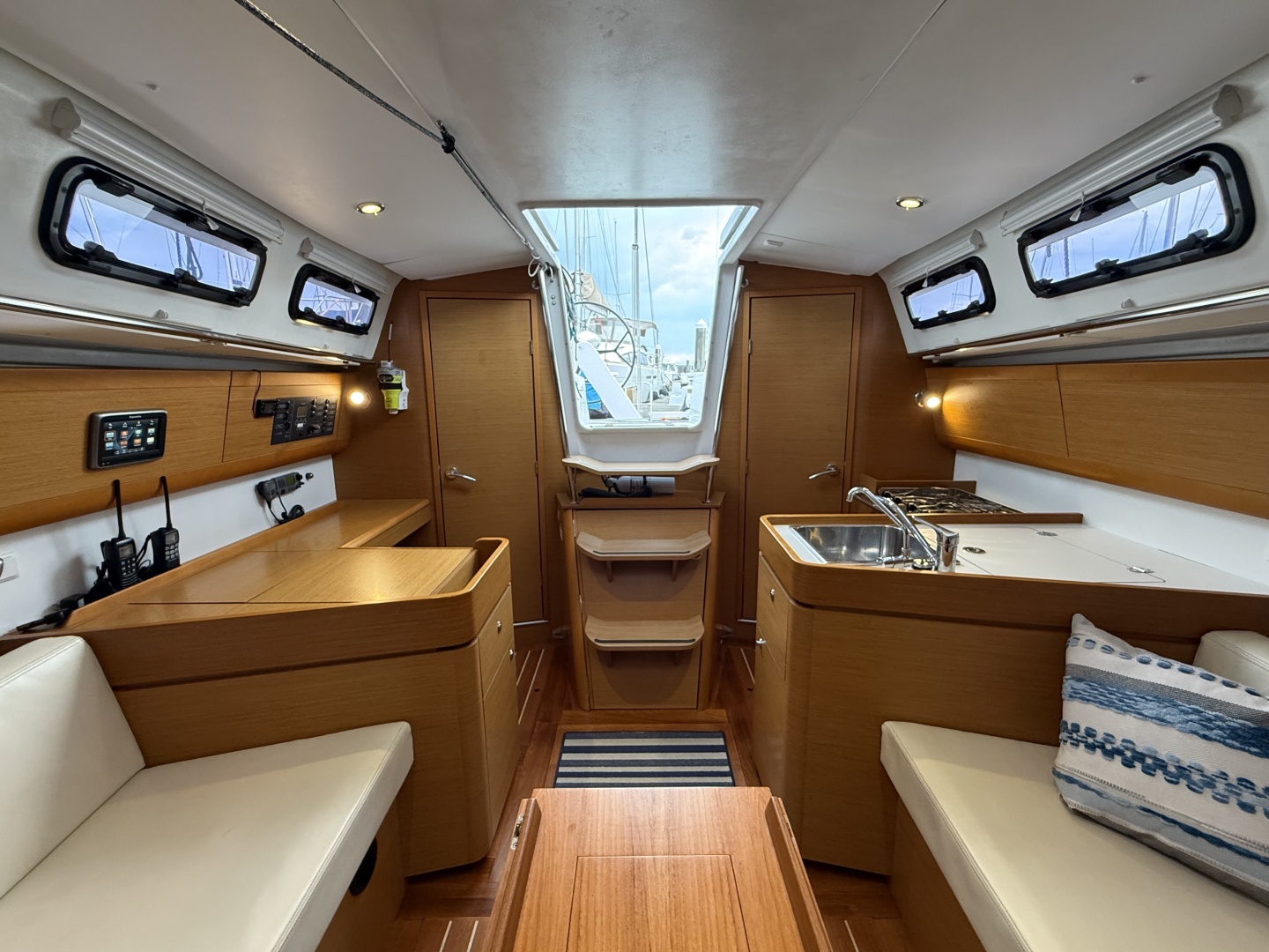 La Mer 35ft Beneteau Yacht For Sale