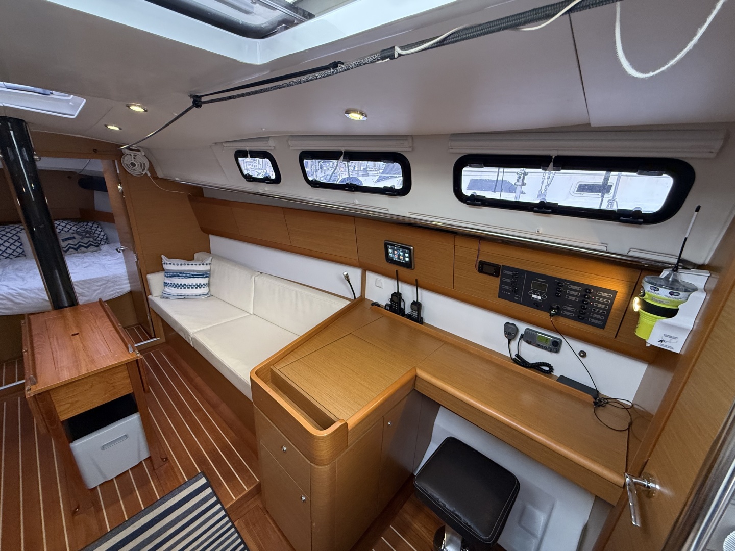 La Mer 35ft Beneteau Yacht For Sale