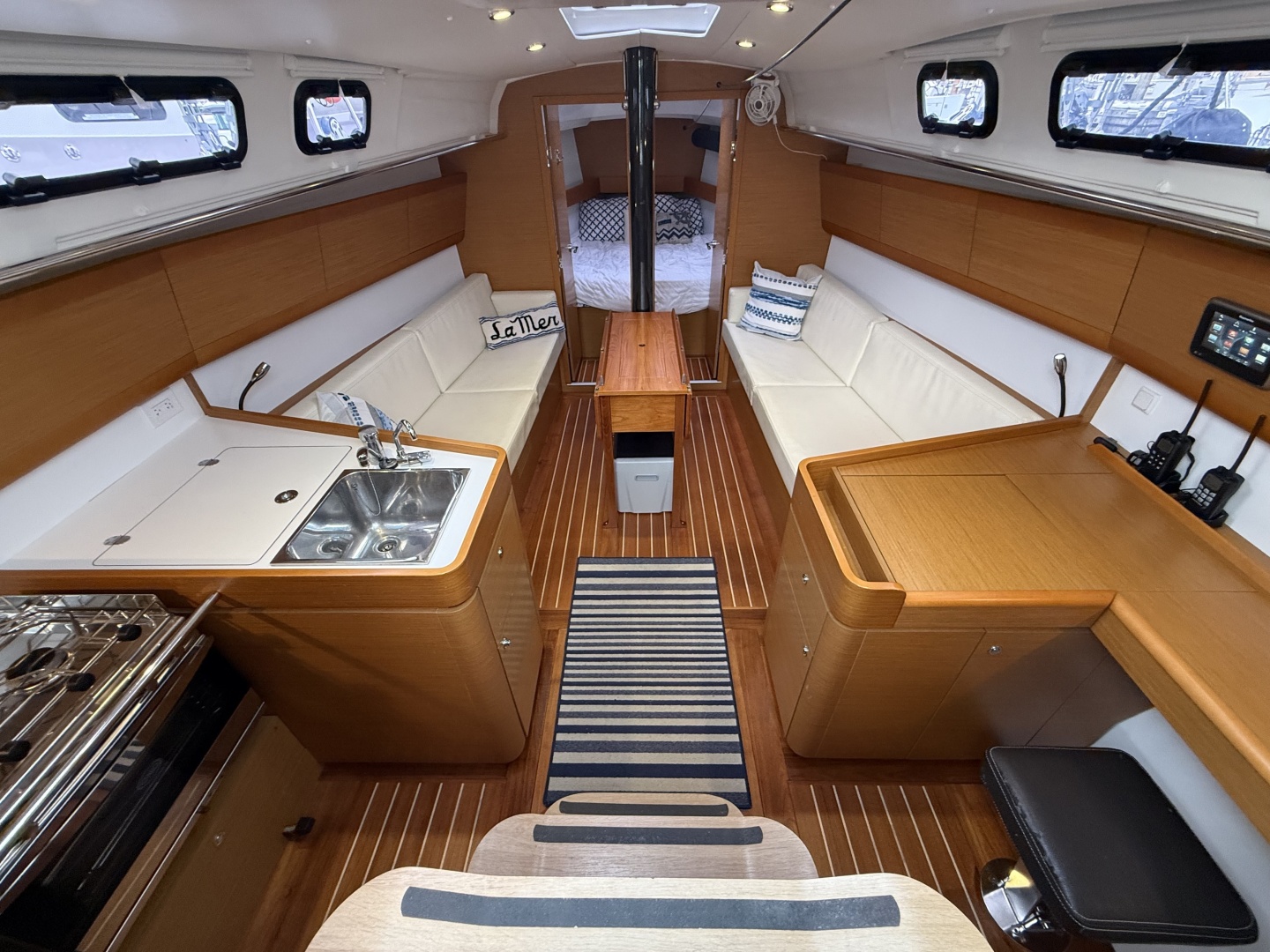 La Mer 35ft Beneteau Yacht For Sale
