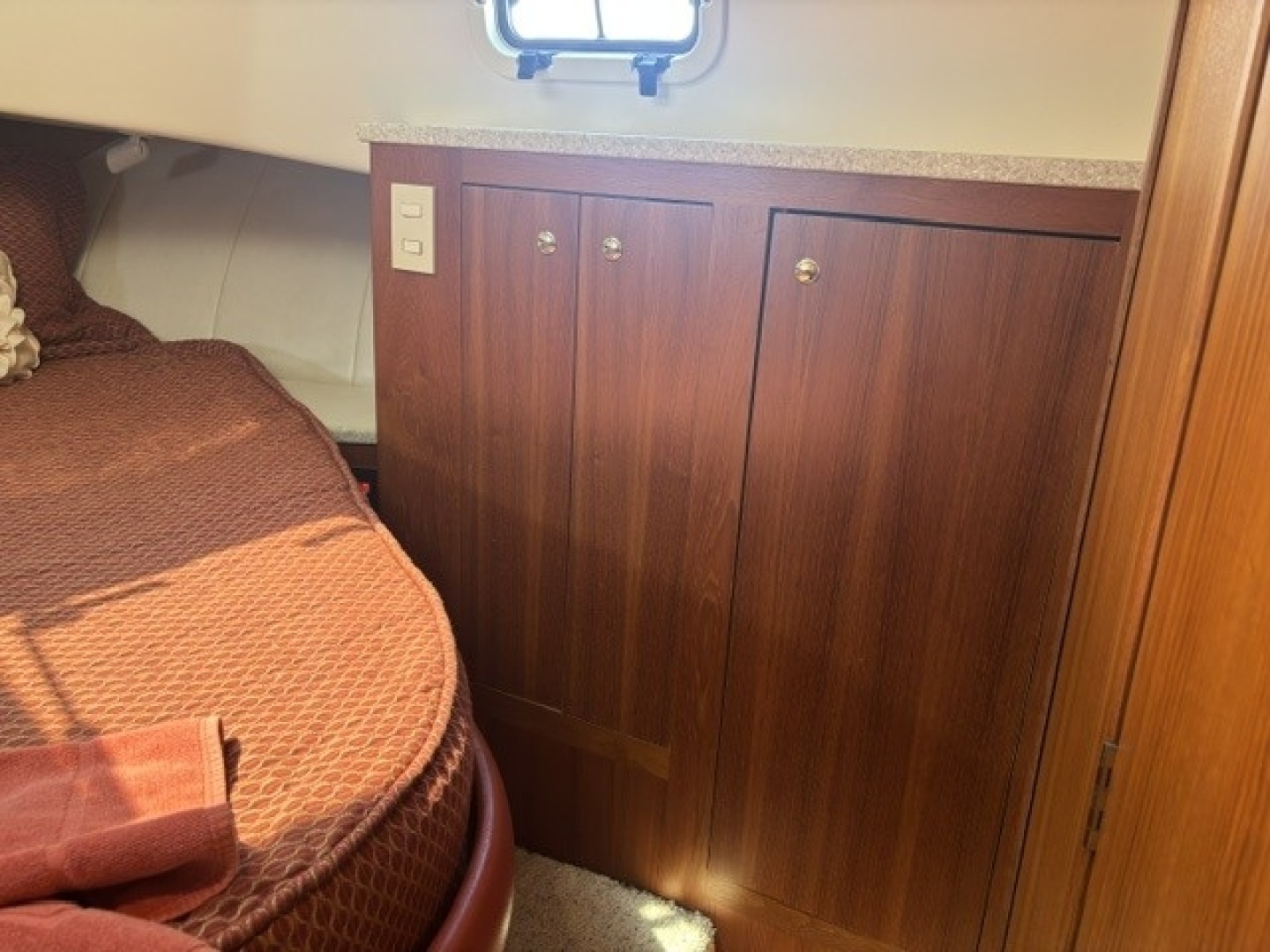 2001 Mainship 390