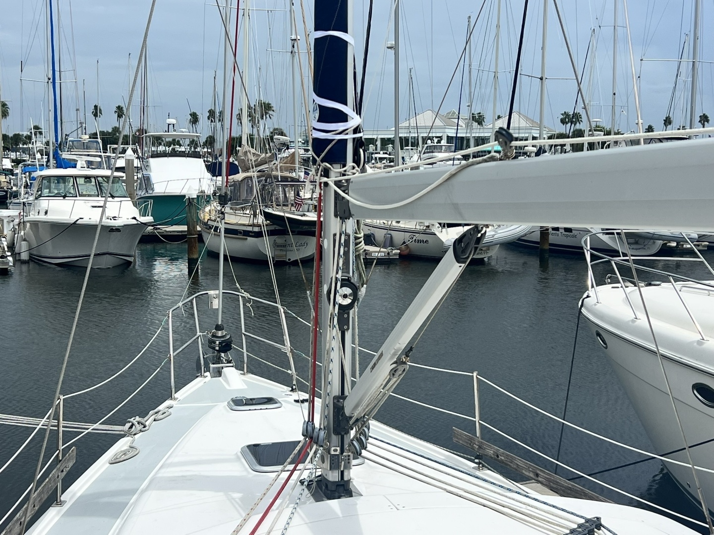 2007 Hunter 41 Deck Salon