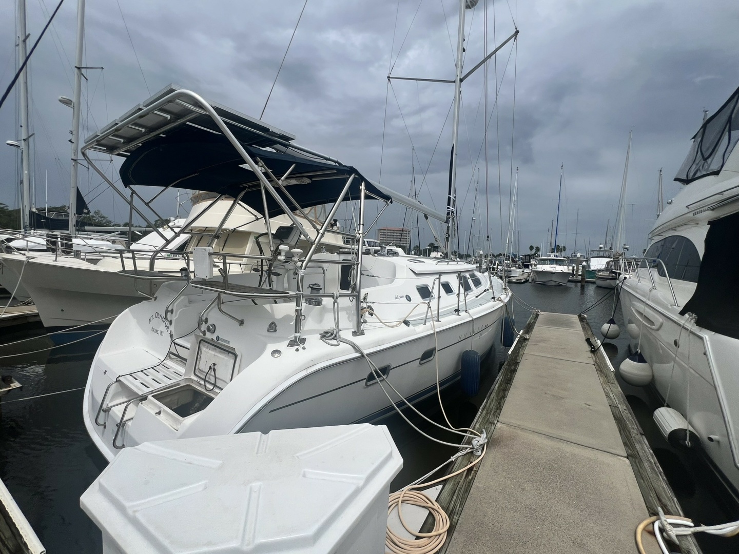 2007 Hunter 41 Deck Salon