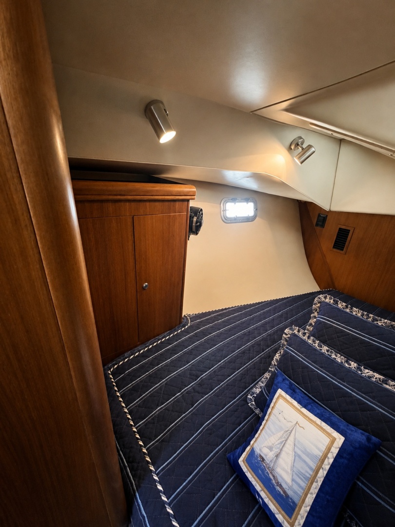 2007 Hunter 41 Deck Salon