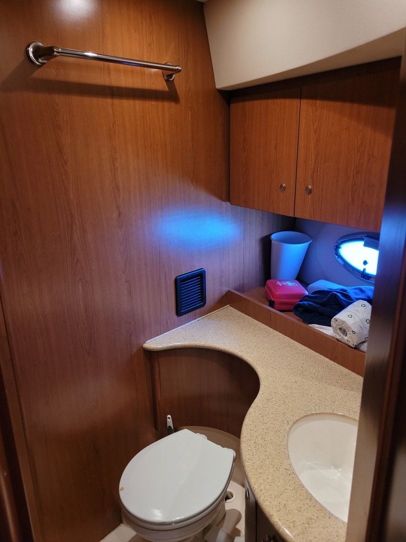 Midnight Blue 35ft Silverton Yacht For Sale