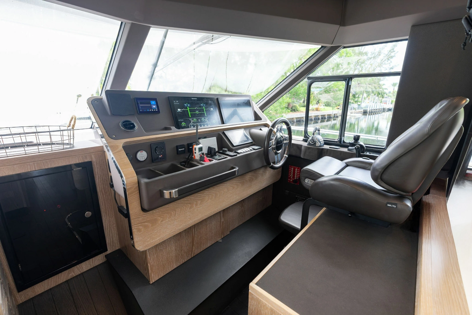 Azimut Magellano 66 Yacht For Sale