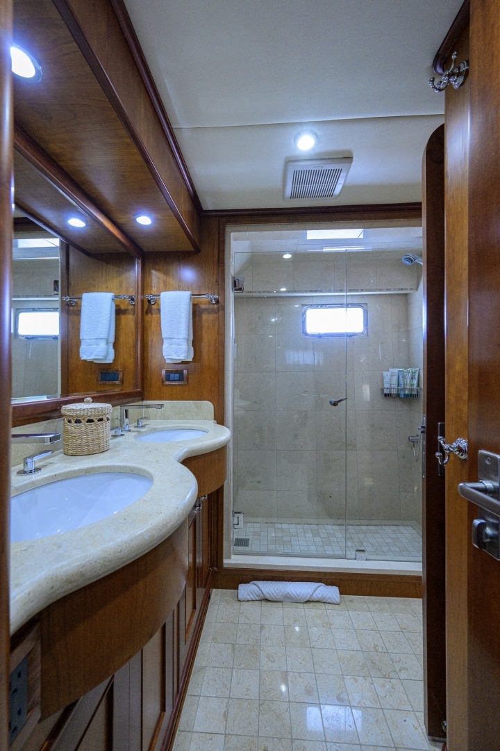 ON OUR WAY 80ft Outer Reef Yachts Yacht For Sale