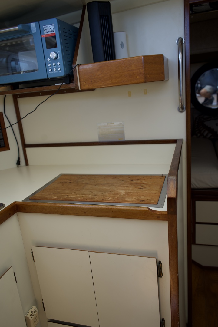 1998 Camano Troll 31