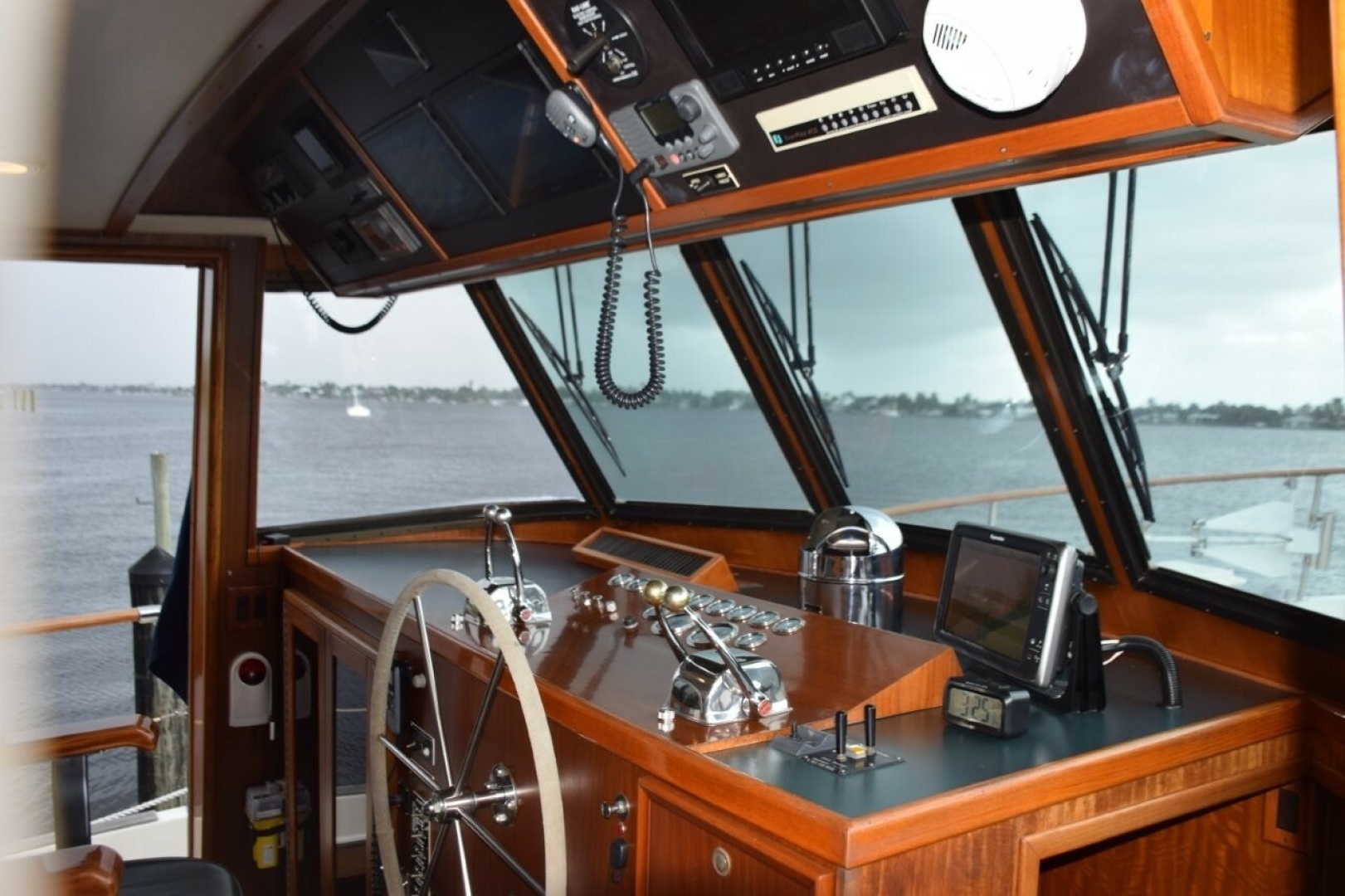 Note Key Power Hydraulic Bow And Stern Thruster Levers