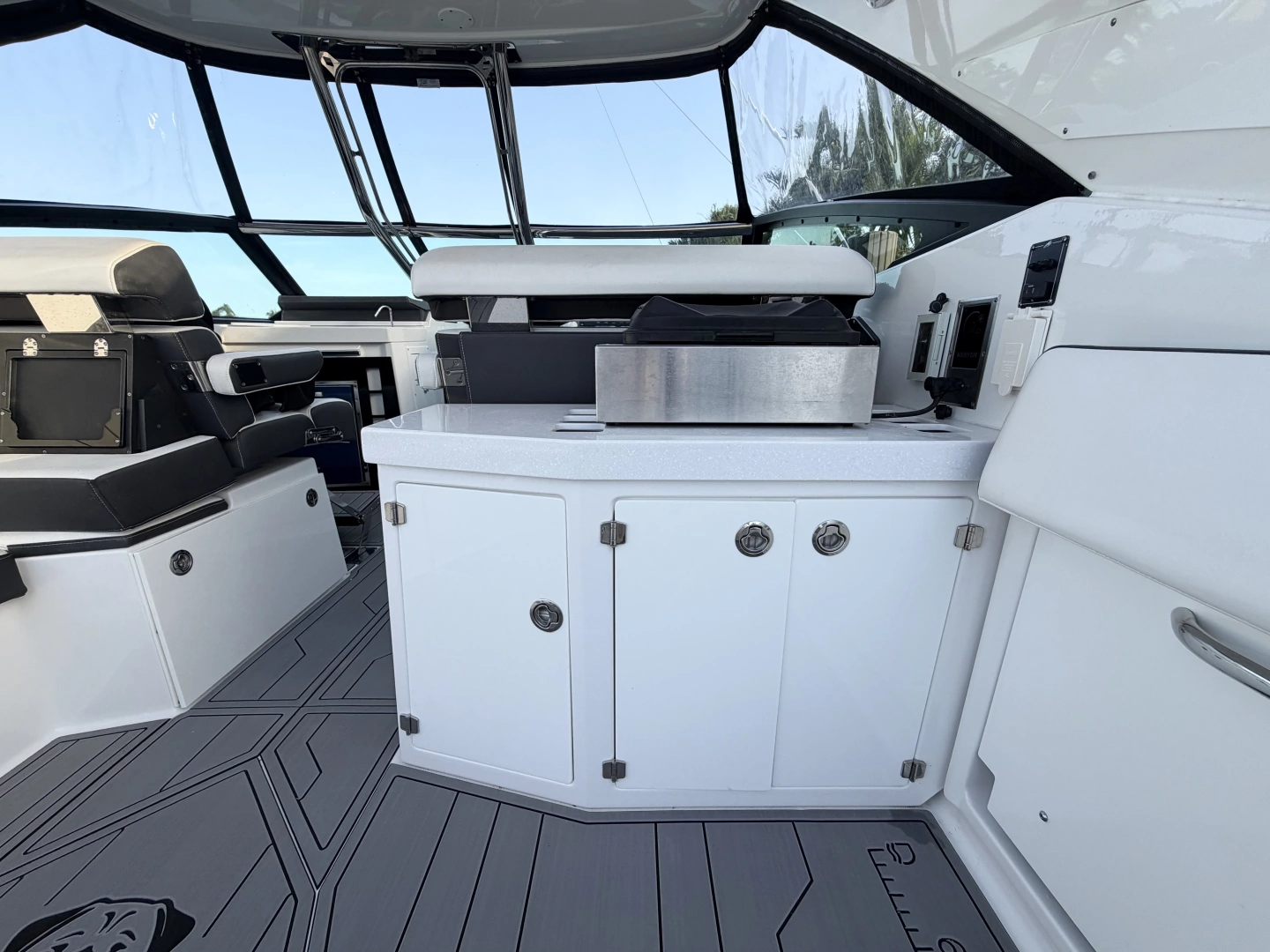 Monterey 385SE Super Express Yacht For Sale
